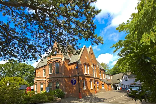 Kings Experience Bournemouth yaz okulu görseli 3