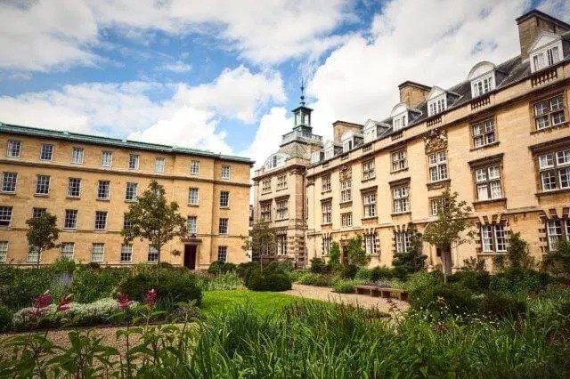 Immerse Education Cambridge yaz okulu görseli 3