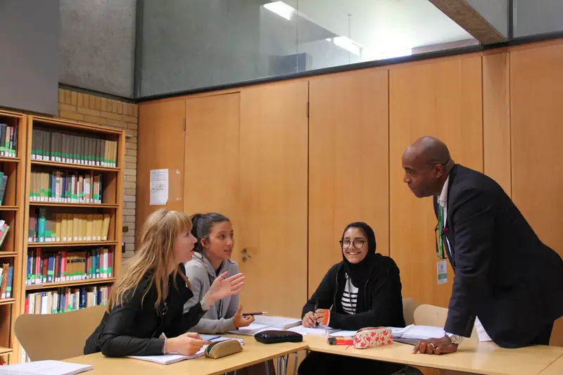 Oxford Royale Academy Cambridge Üniversitesi yaz okulu görseli 1