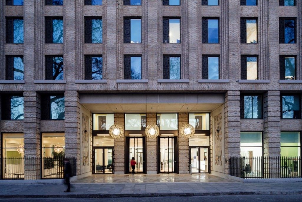 Language in Action Garden Halls yaz okulu görseli 1