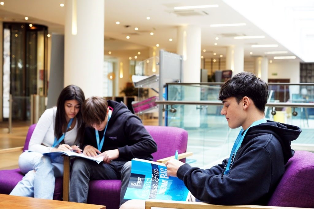 Language in Action Garden Halls yaz okulu görseli 2