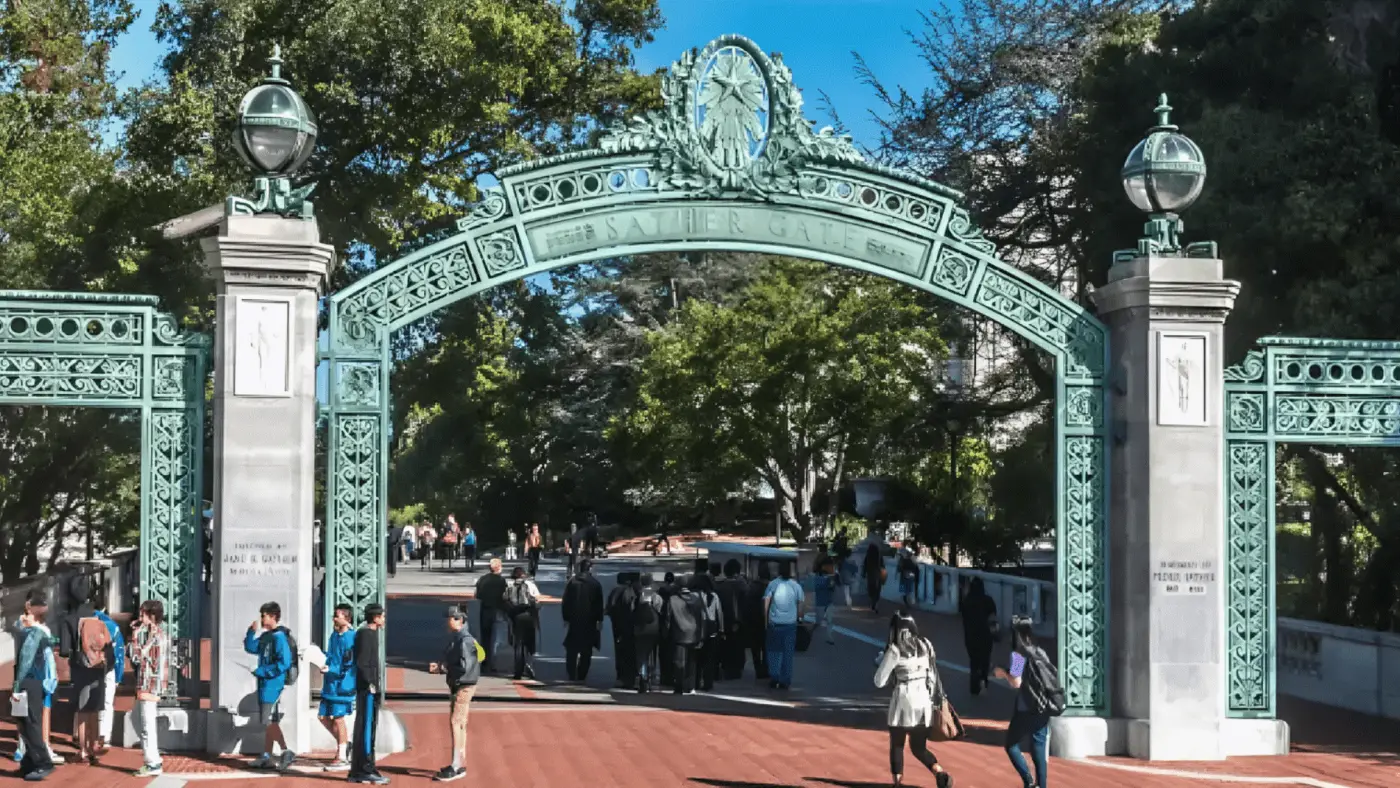 UC Berkeley kampüs yaşamı görseli